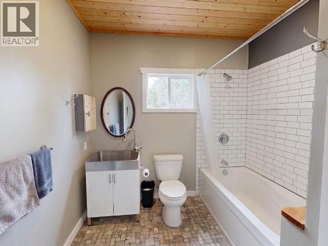 6152 LOIS STREET - 13