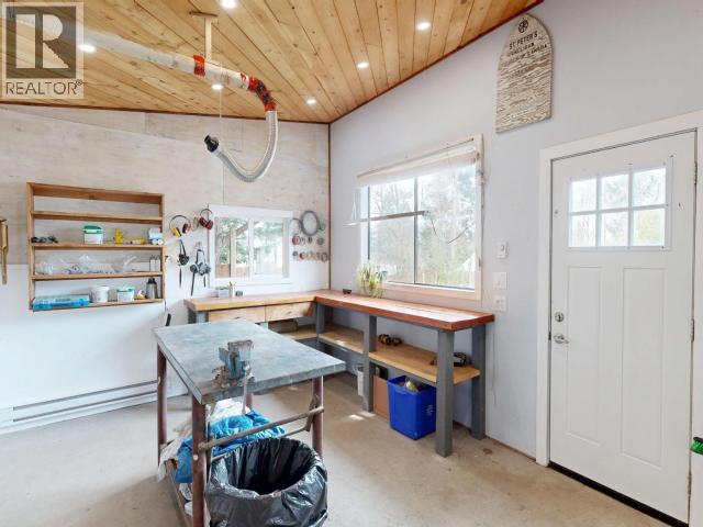 6152 LOIS STREET - 35