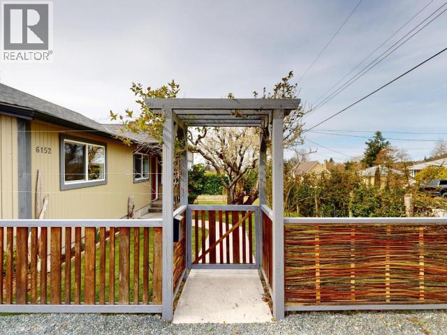 6152 LOIS STREET - 31