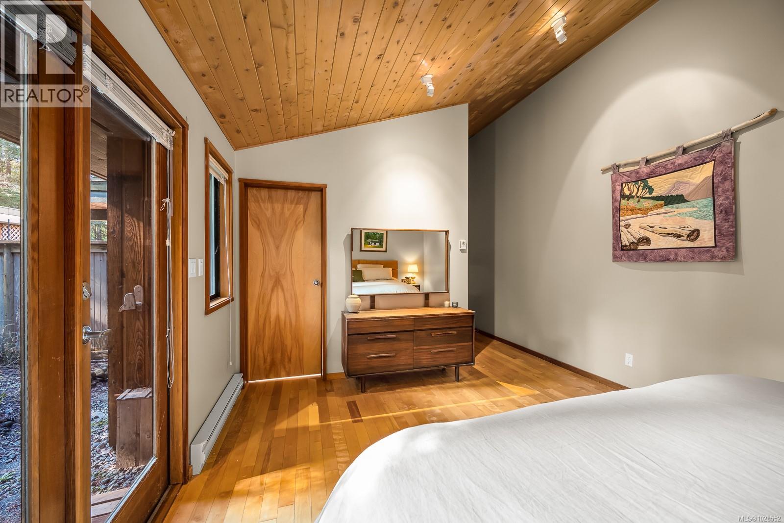 2450 CLAMSHELL PL - 24