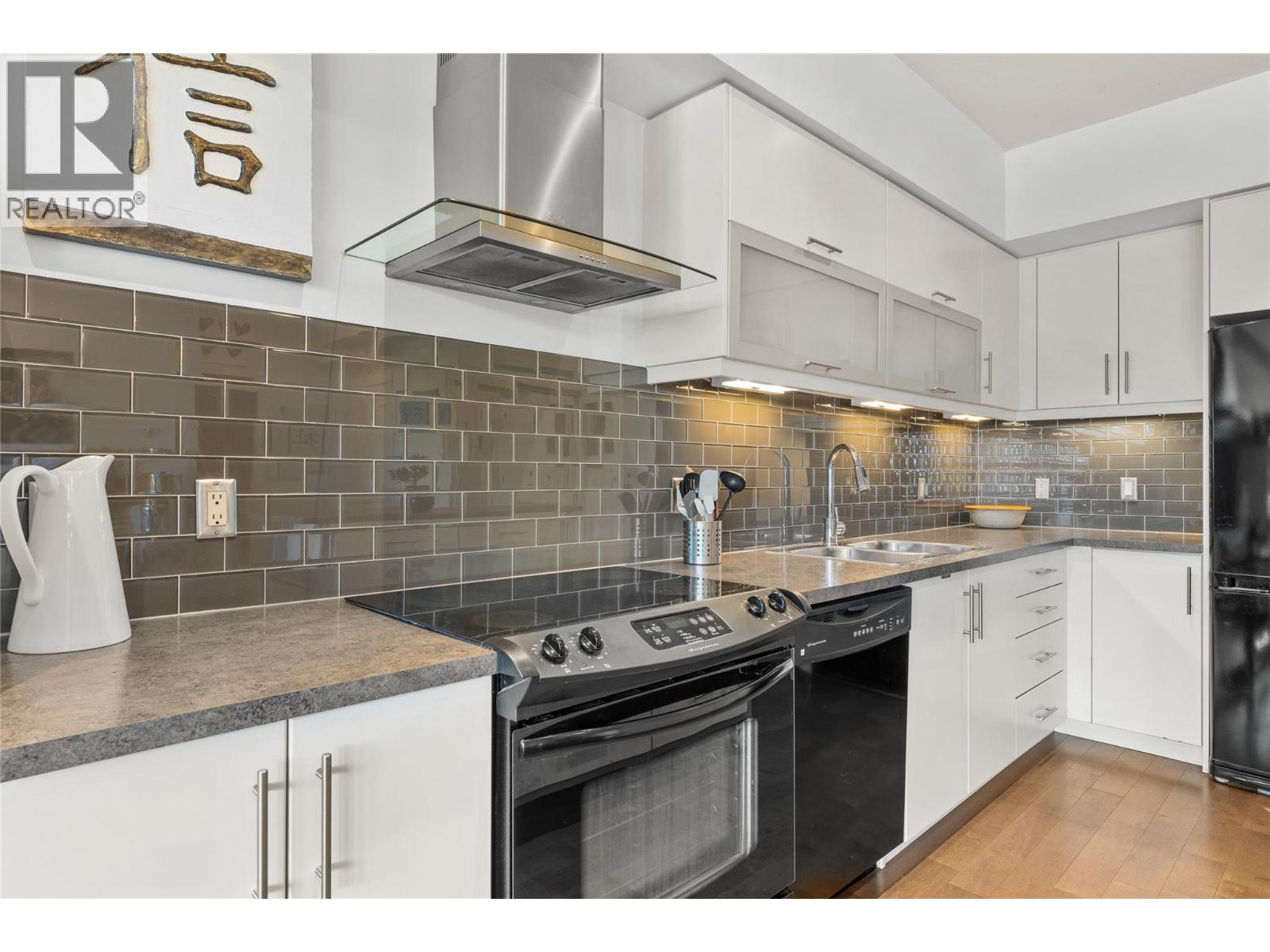#307 700 Martin Avenue - 7