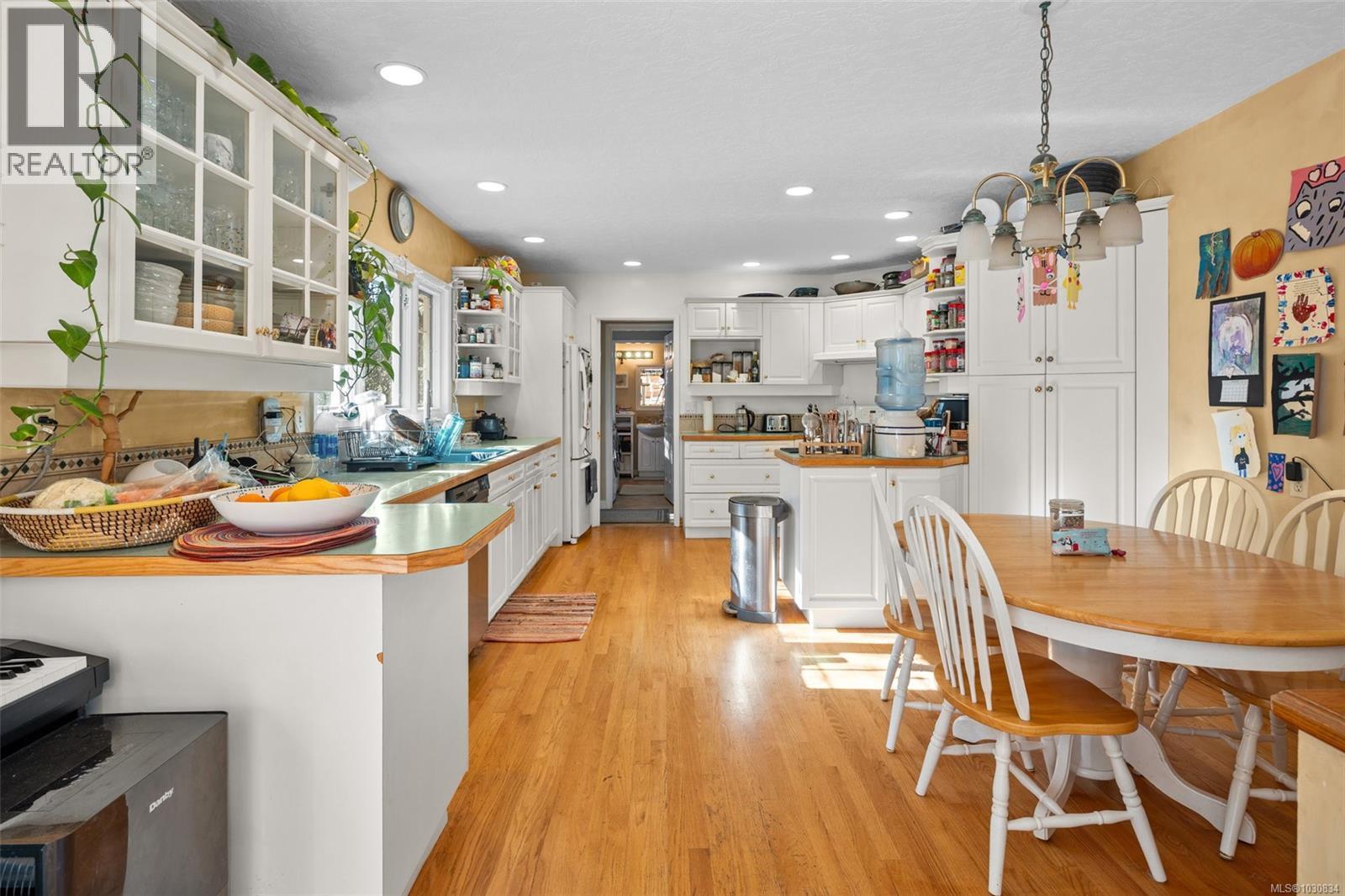  946 Klahanie Drive, Langford