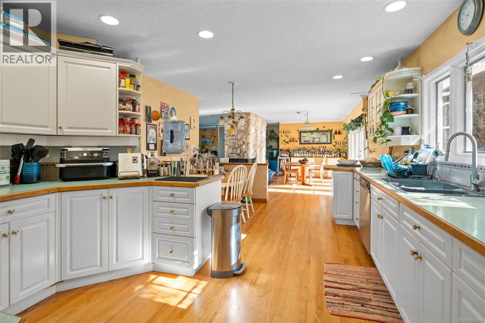  946 Klahanie Drive, Langford