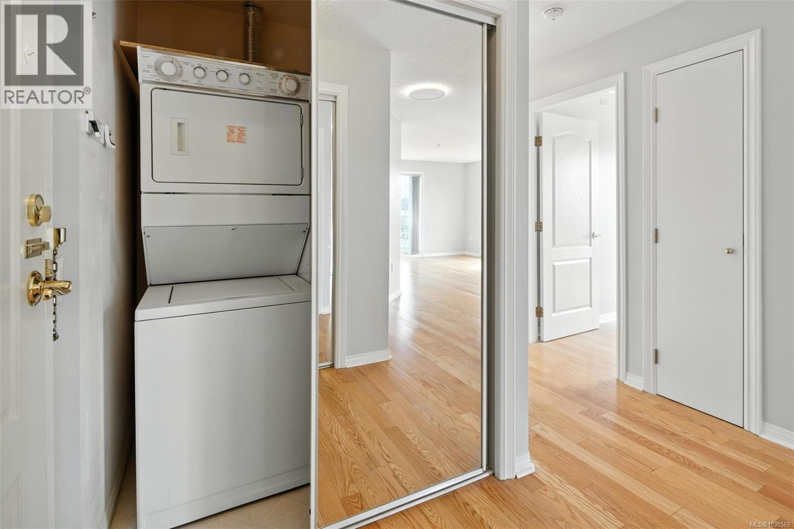 #304 3133 TILLICUM RD - 12