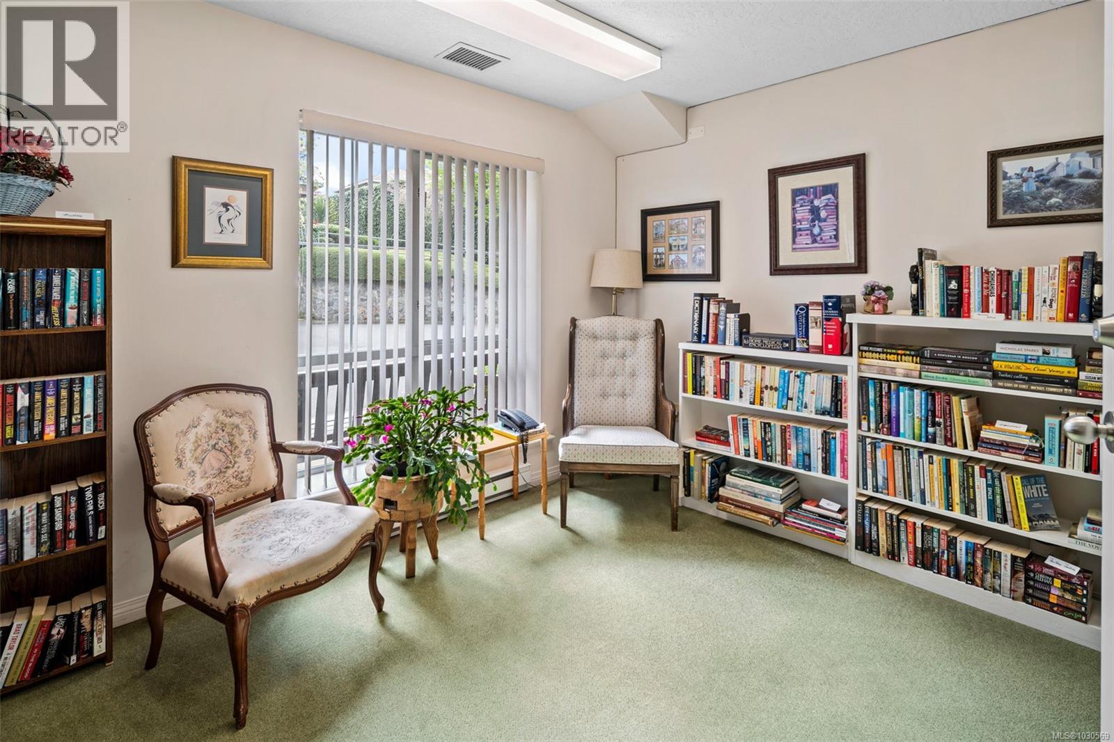 #304 3133 TILLICUM RD - 19