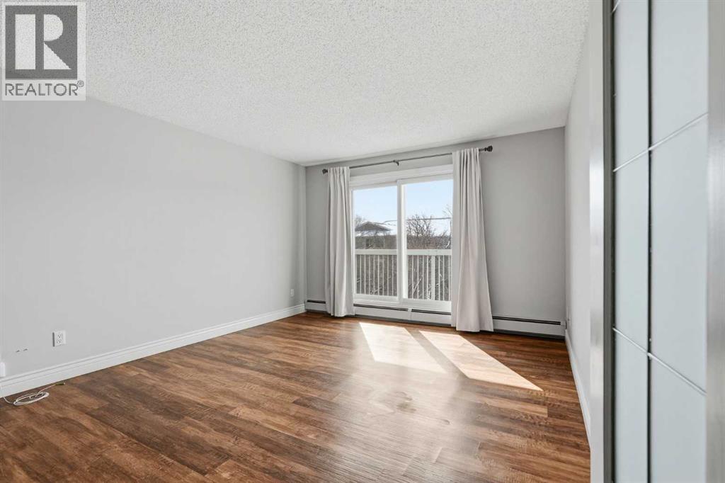 Single Family House for Sale in    Avenue SW Cliff Bungalow Calgary 