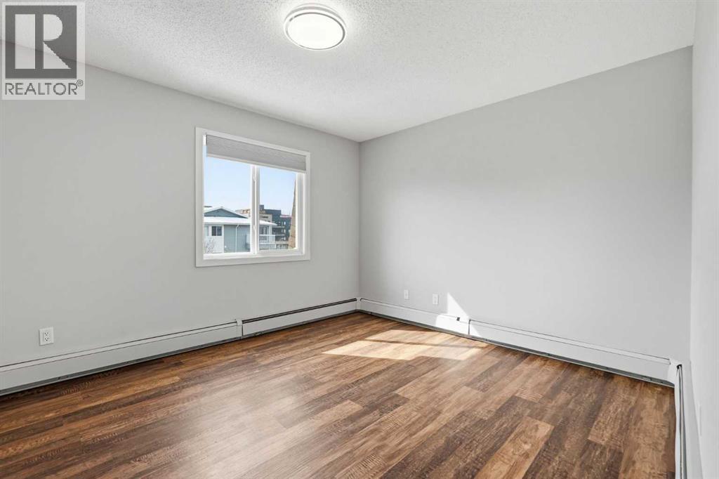 Single Family House for Sale in    Avenue SW Cliff Bungalow Calgary 