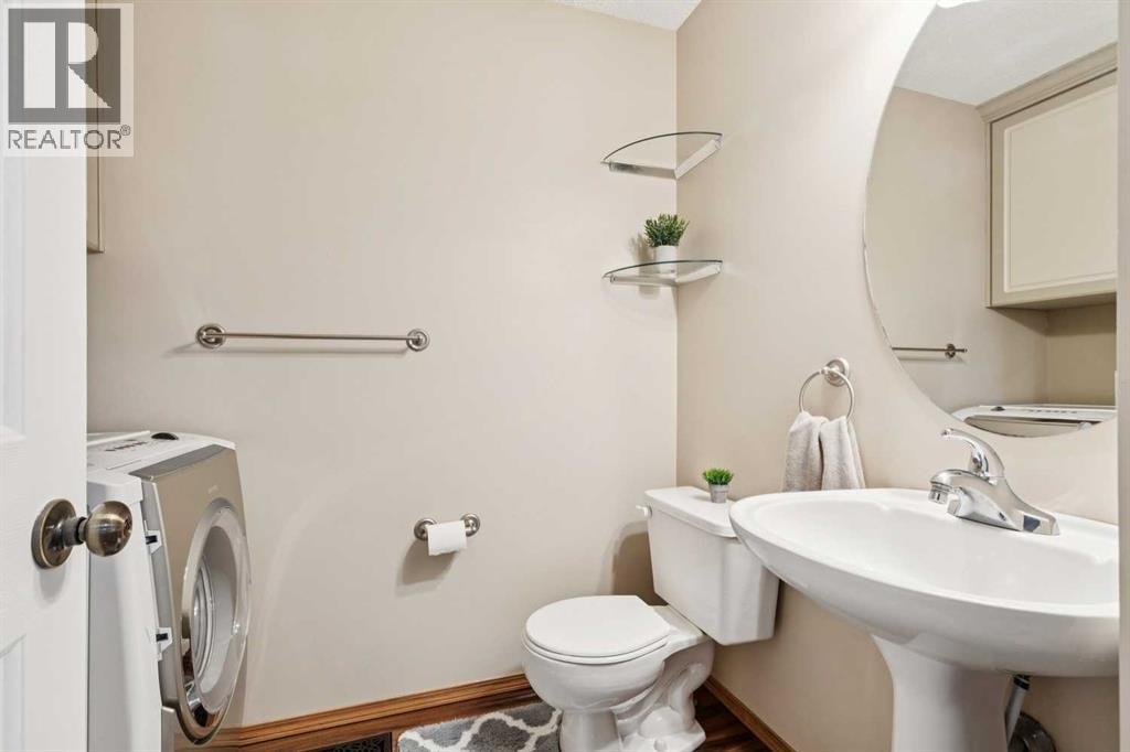 Single Family House for Sale in  Tuscarora Close NW Tuscany Calgary 