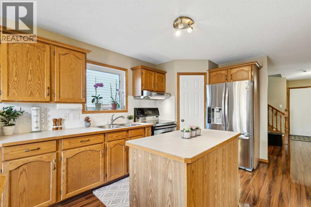 Single Family House for Sale in  Tuscarora Close NW Tuscany Calgary 