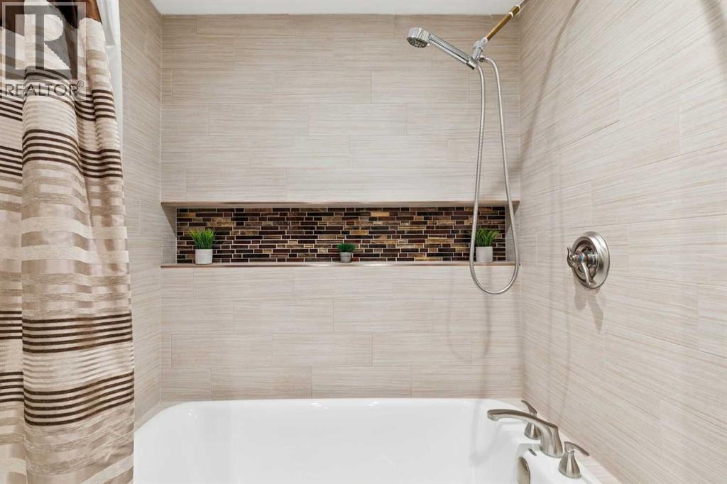 Single Family House for Sale in  Tuscarora Close NW Tuscany Calgary 