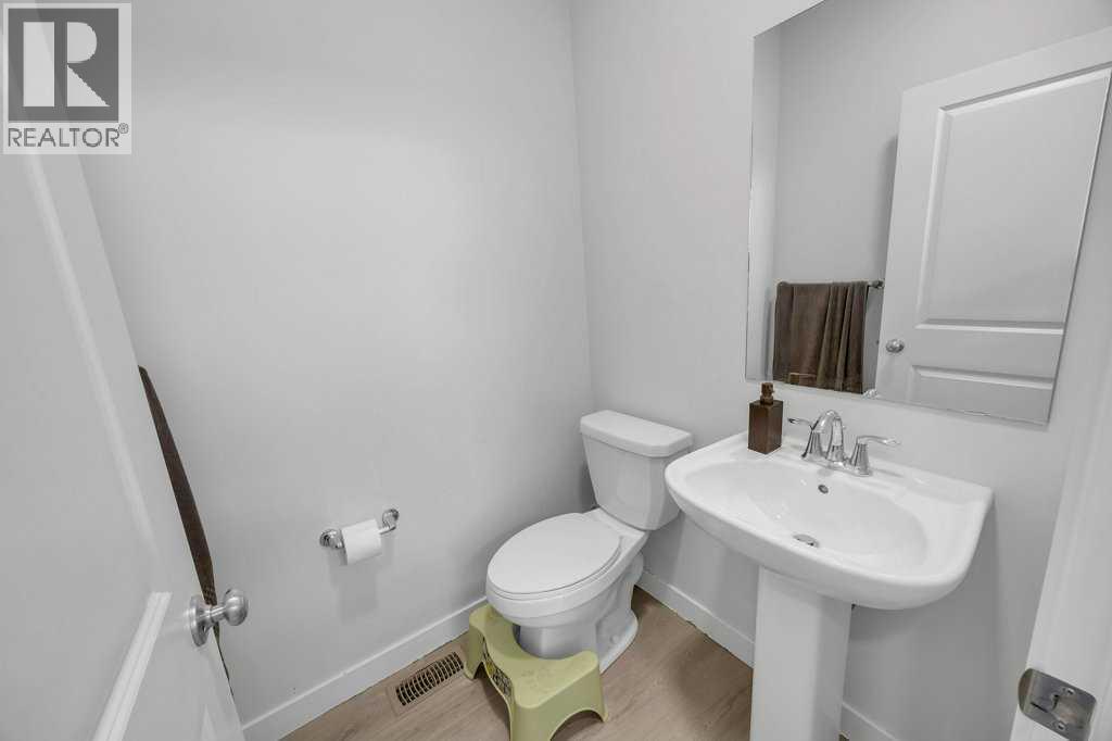 Single Family House for Sale in  Rangeview Drive SE Rangeview Calgary 