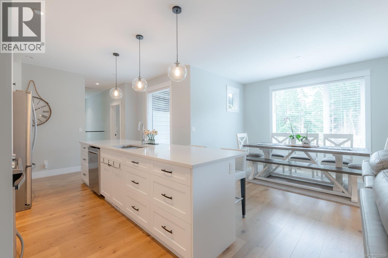 3829 Glen Oaks Dr, Nanaimo