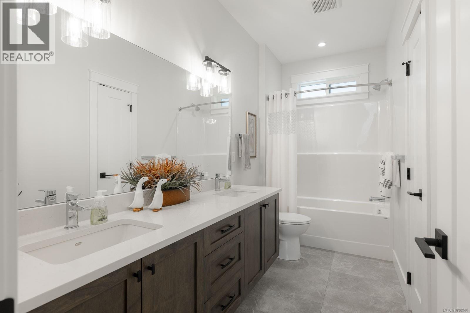 3829 Glen Oaks Dr, Nanaimo