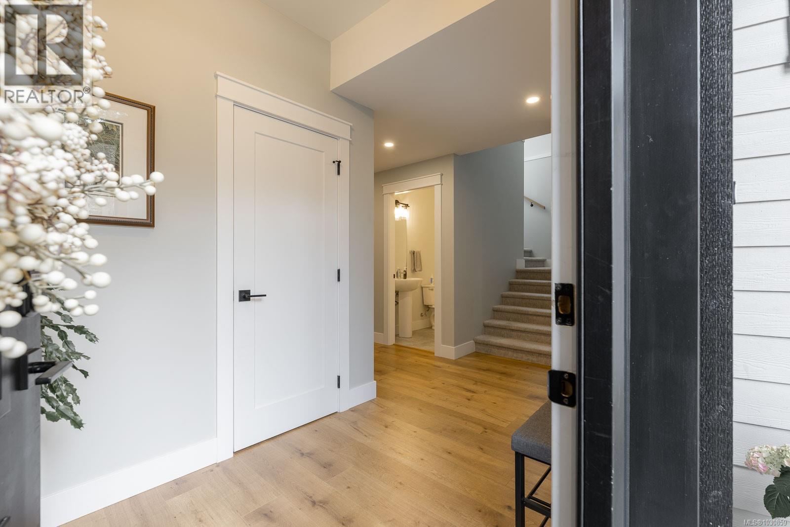 3829 Glen Oaks Dr, Nanaimo