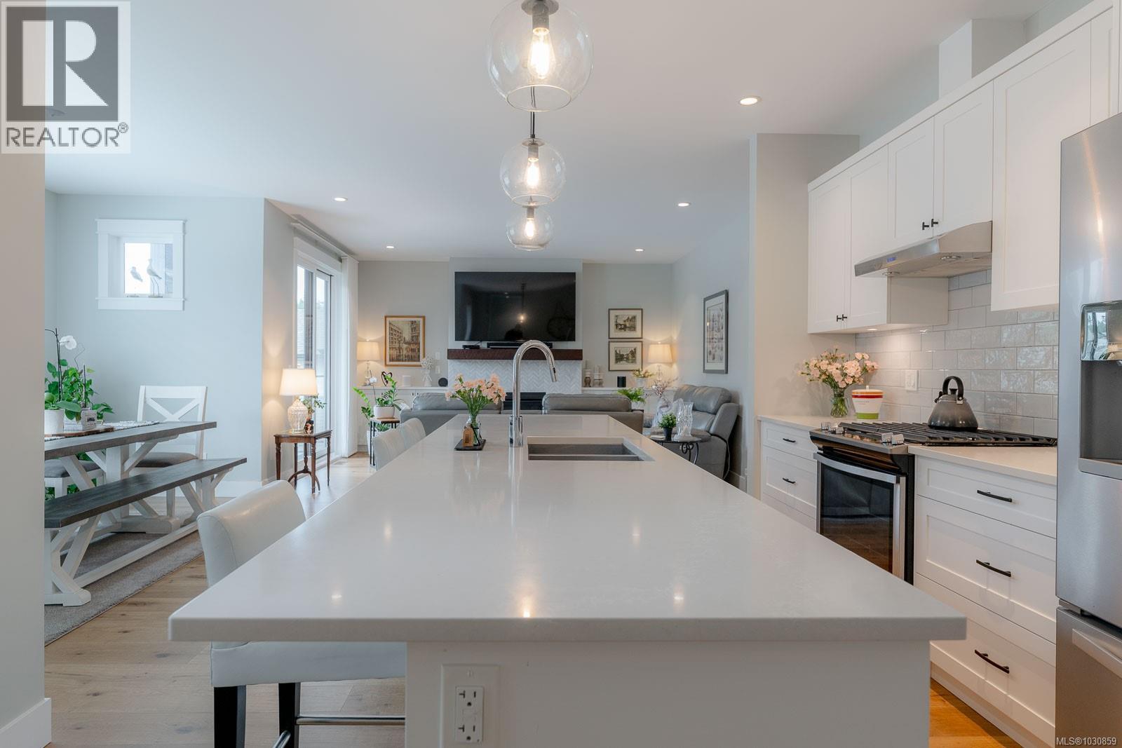 3829 Glen Oaks Dr, Nanaimo