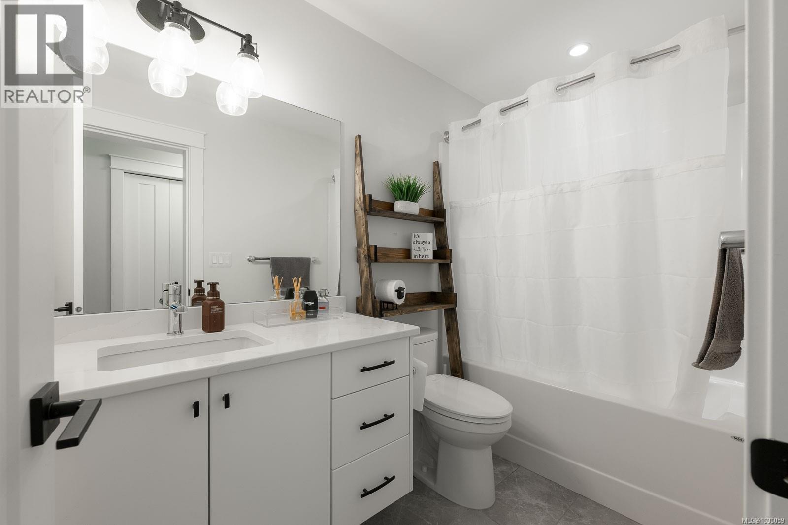 3829 Glen Oaks Dr, Nanaimo