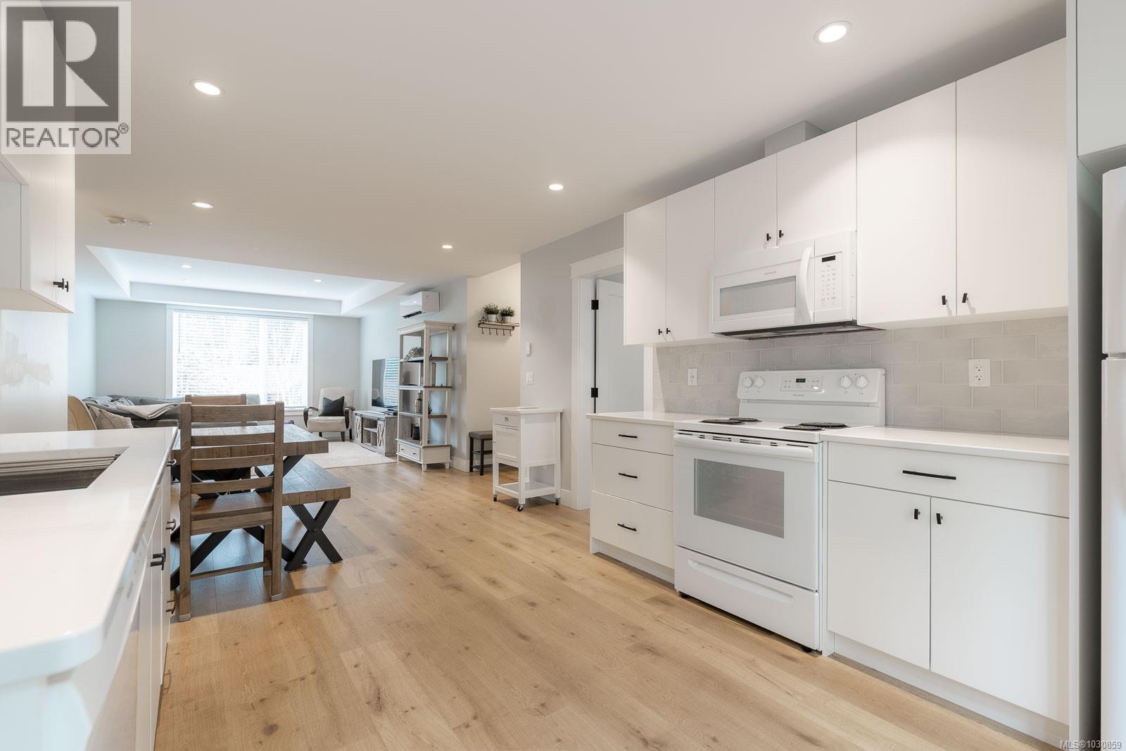 3829 Glen Oaks Dr, Nanaimo