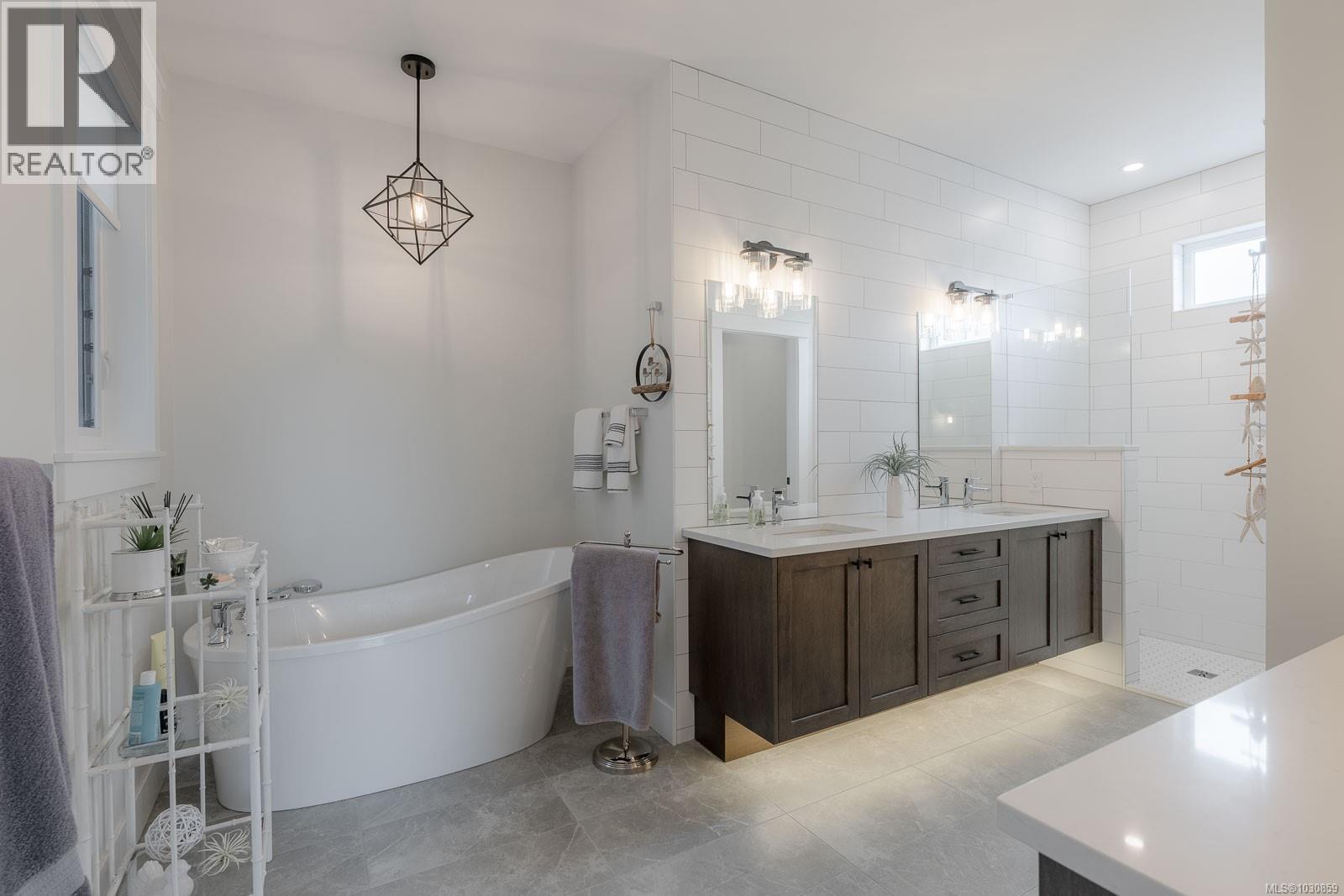 3829 Glen Oaks Dr, Nanaimo