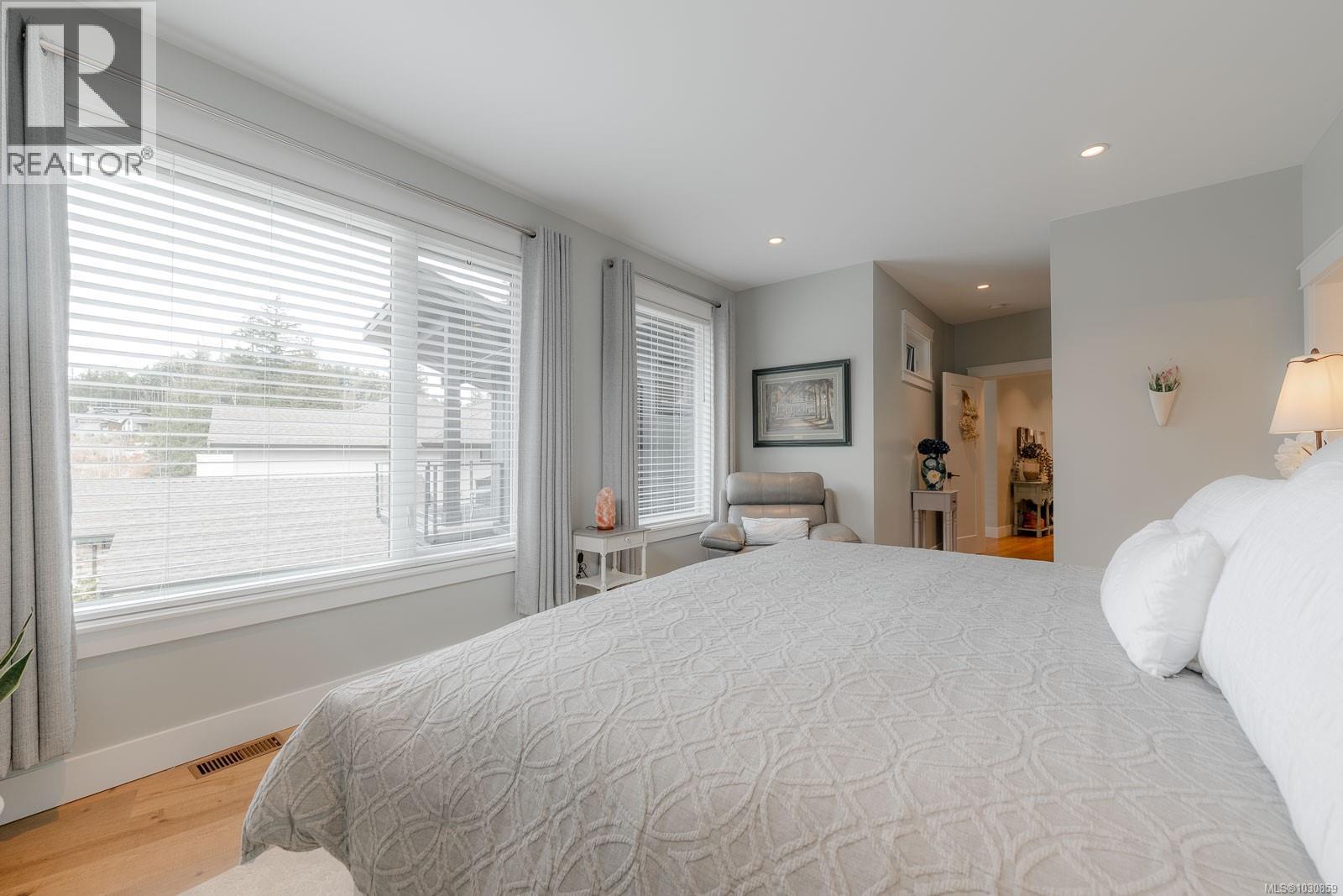 3829 Glen Oaks Dr, Nanaimo