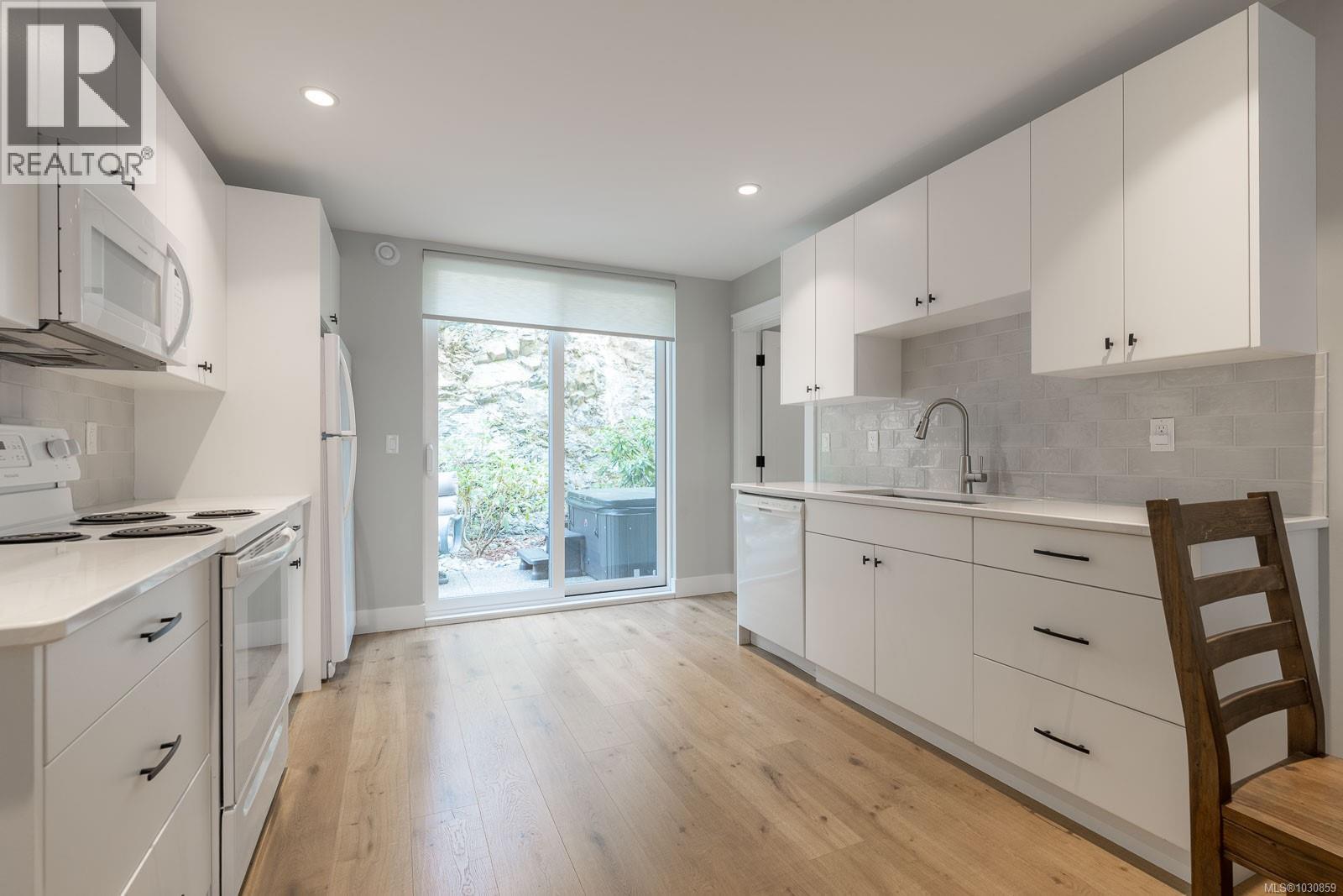 3829 Glen Oaks Dr, Nanaimo