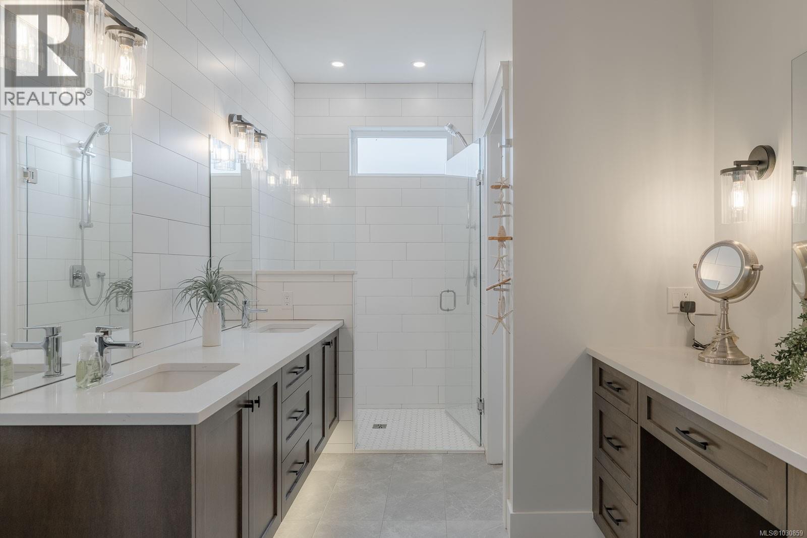 3829 Glen Oaks Dr, Nanaimo