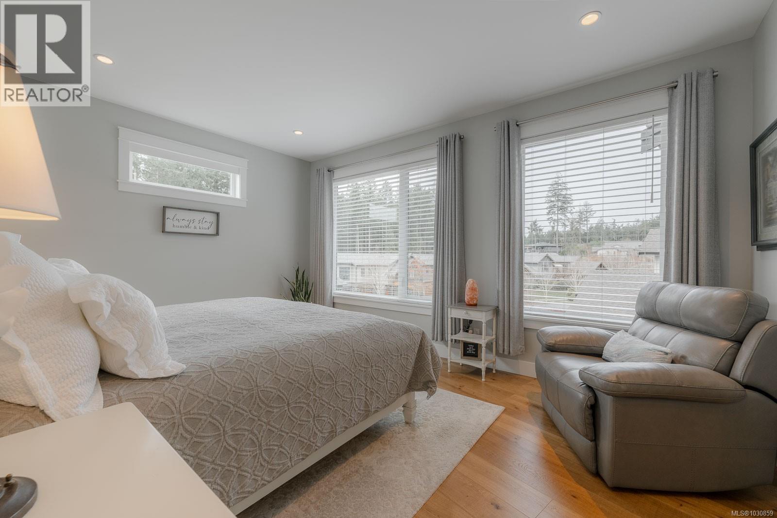 3829 Glen Oaks Dr, Nanaimo