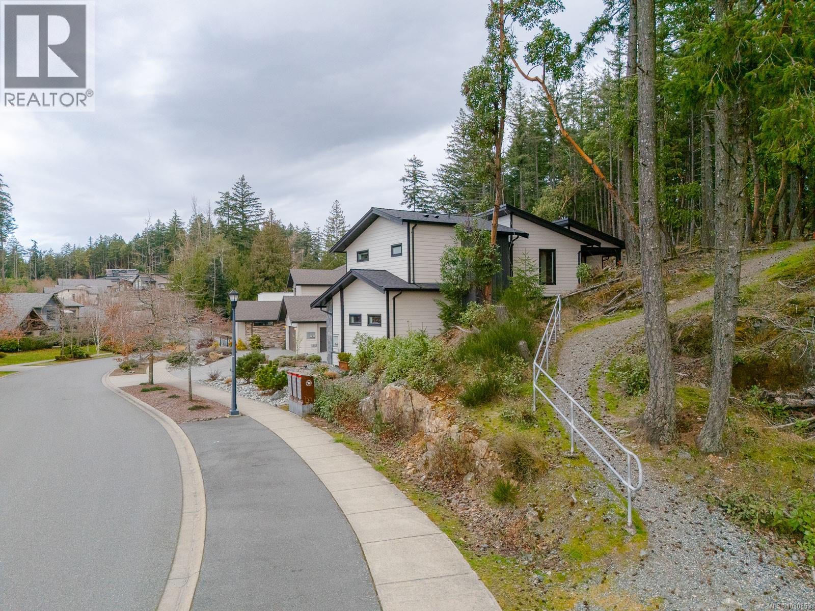 3829 Glen Oaks Dr, Nanaimo
