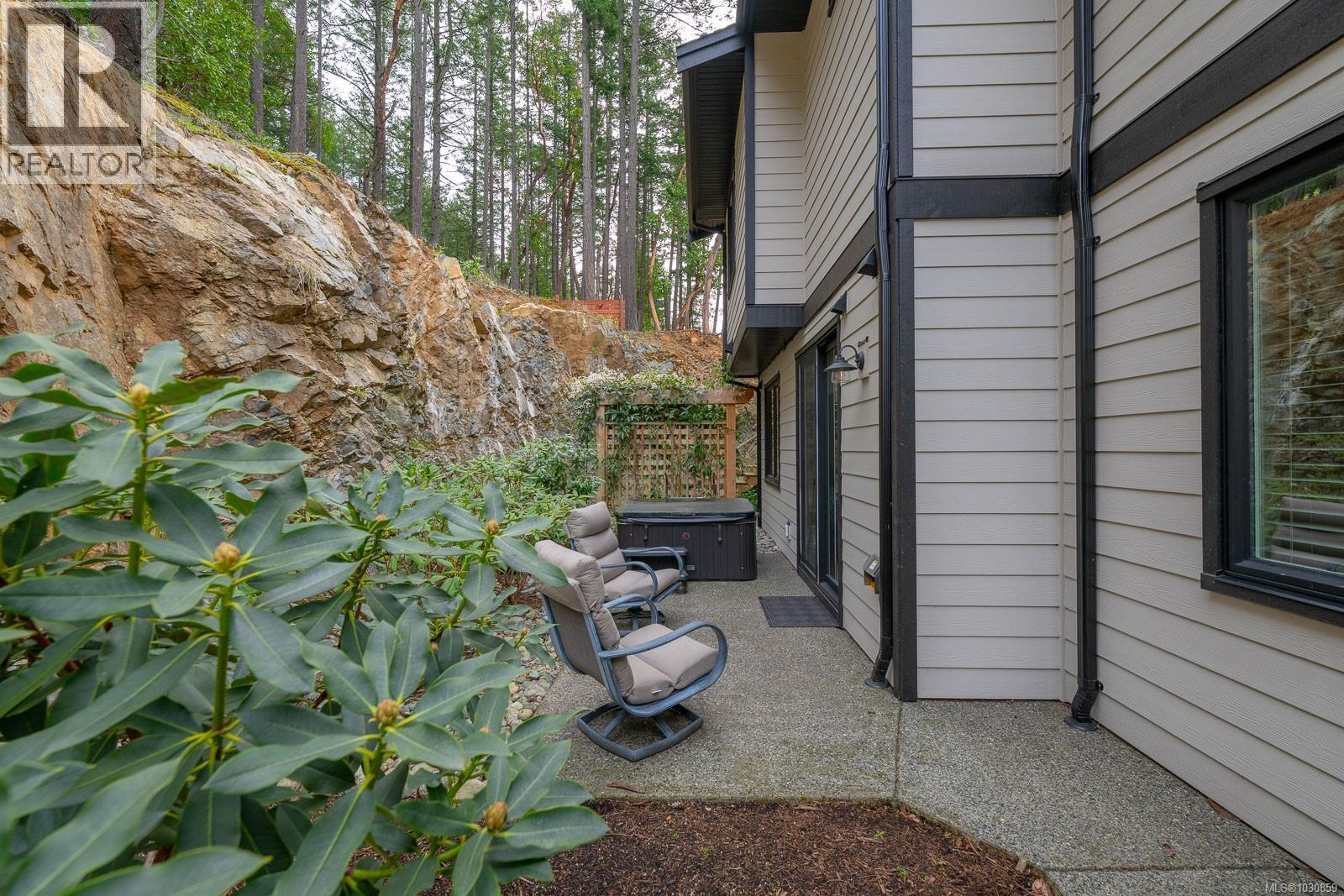 3829 Glen Oaks Dr, Nanaimo