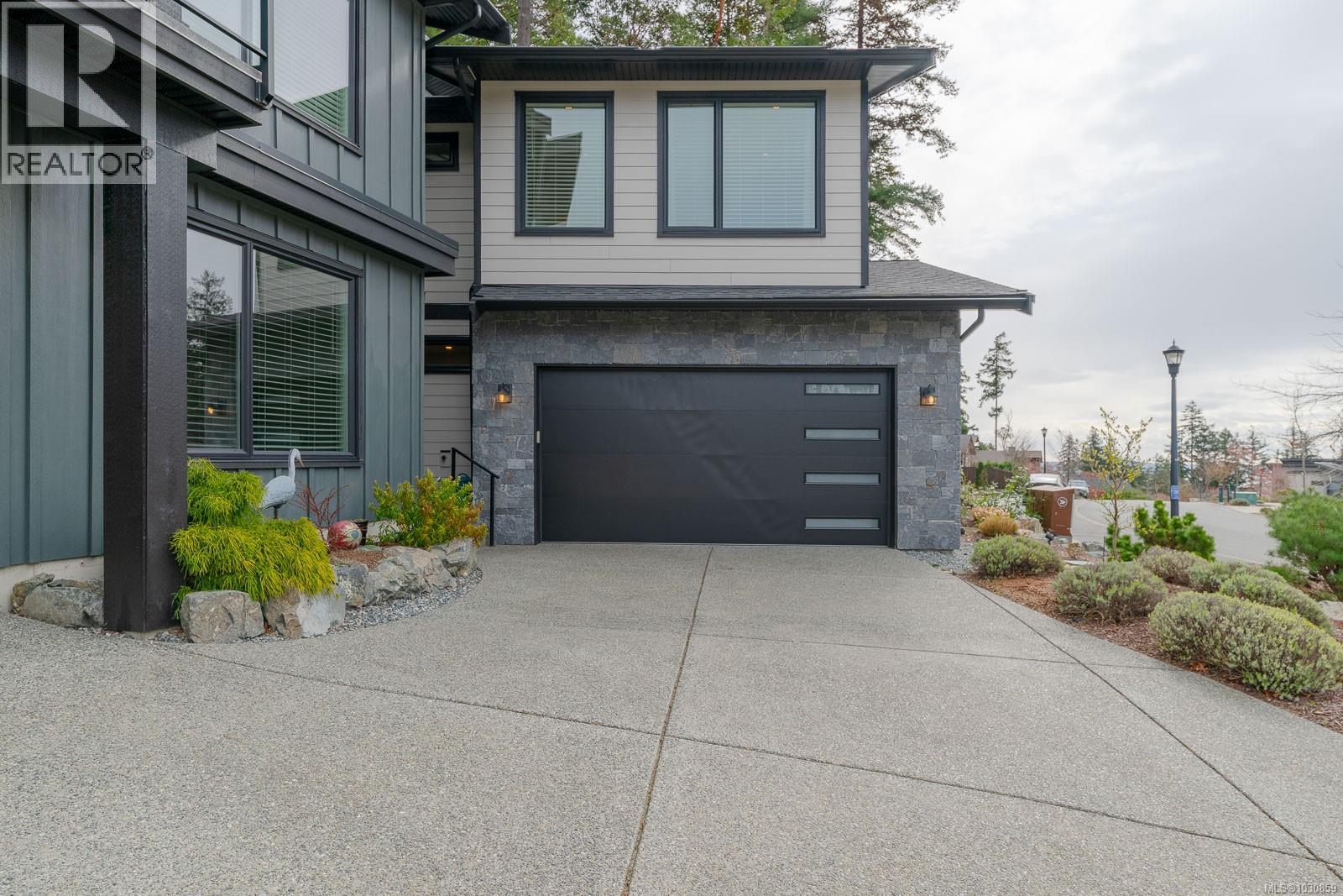 3829 Glen Oaks Dr, Nanaimo