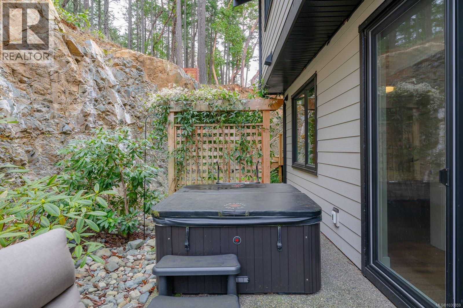 3829 Glen Oaks Dr, Nanaimo