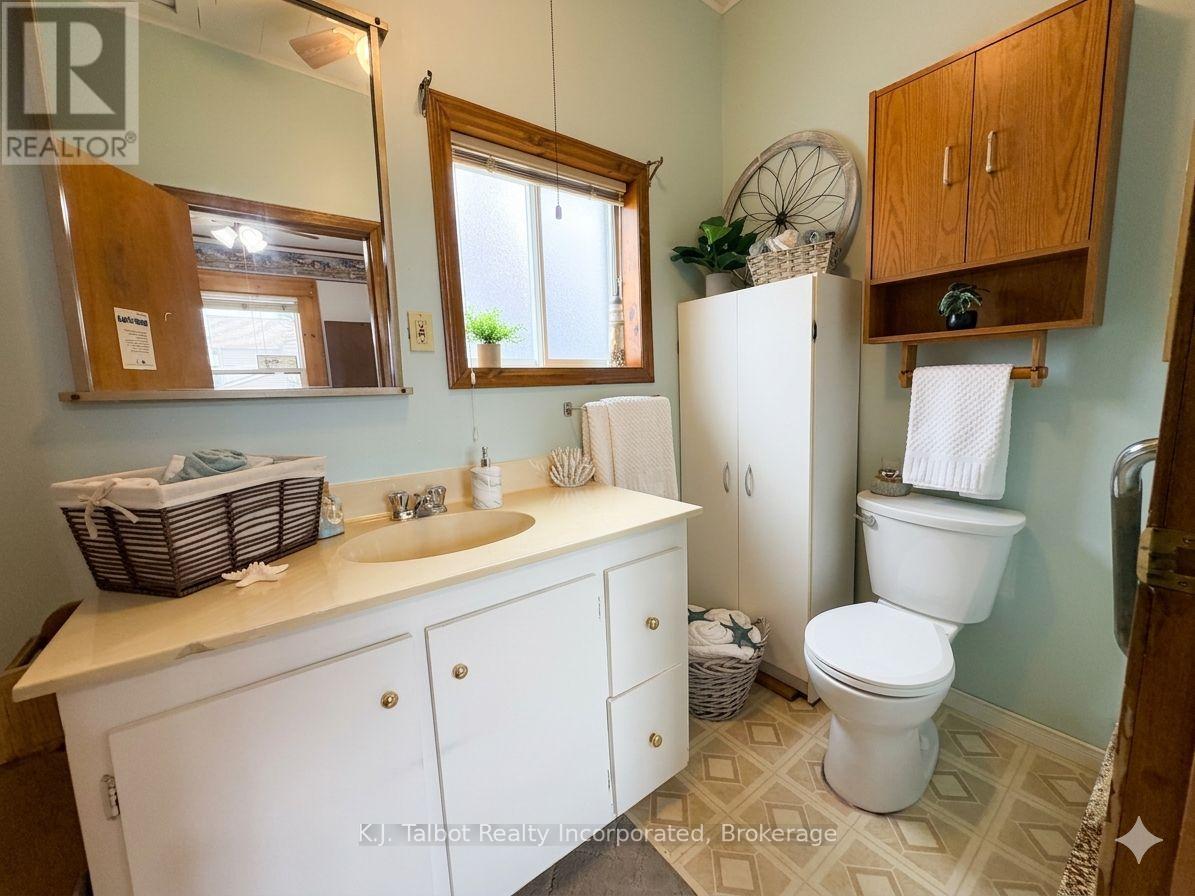 138 BRITANNIA ROAD E - 10