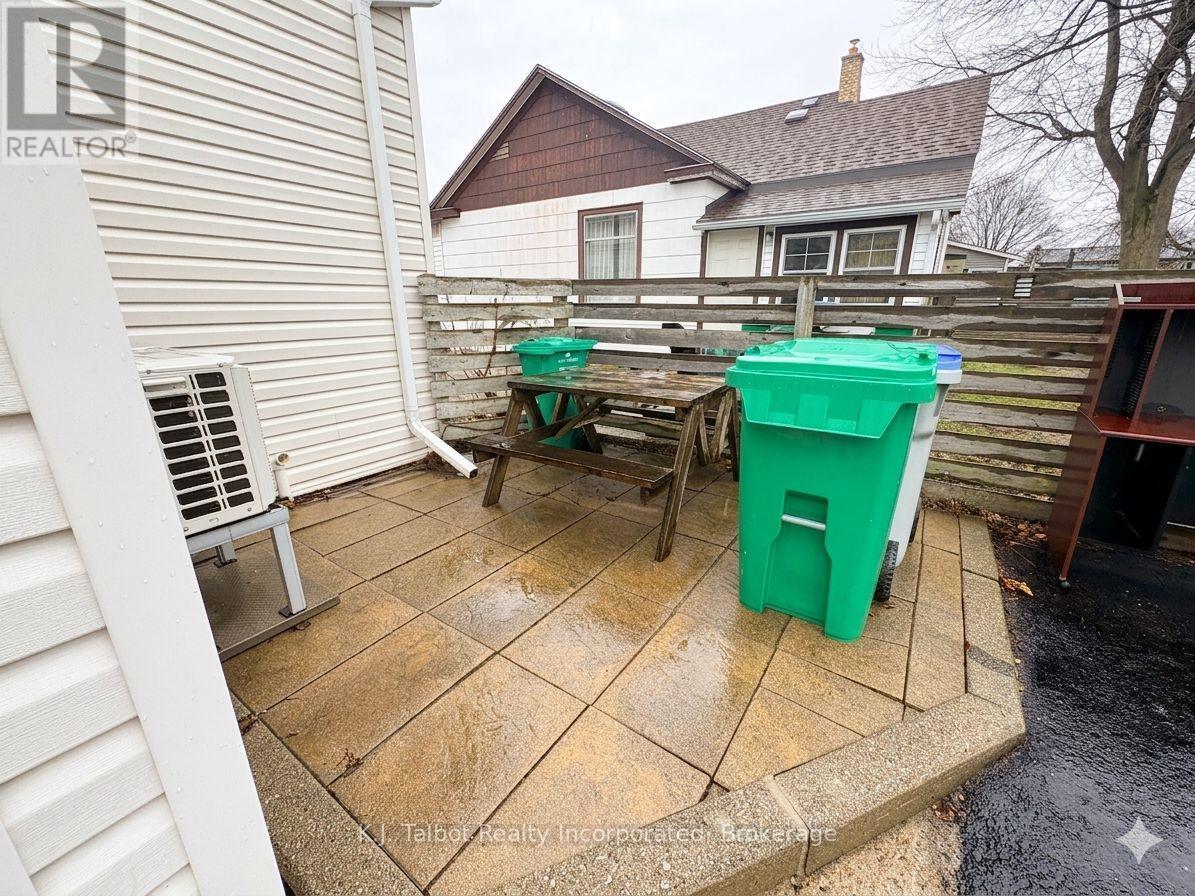 138 BRITANNIA ROAD E - 4