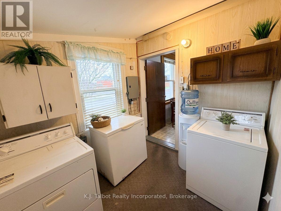 138 BRITANNIA ROAD E - 6