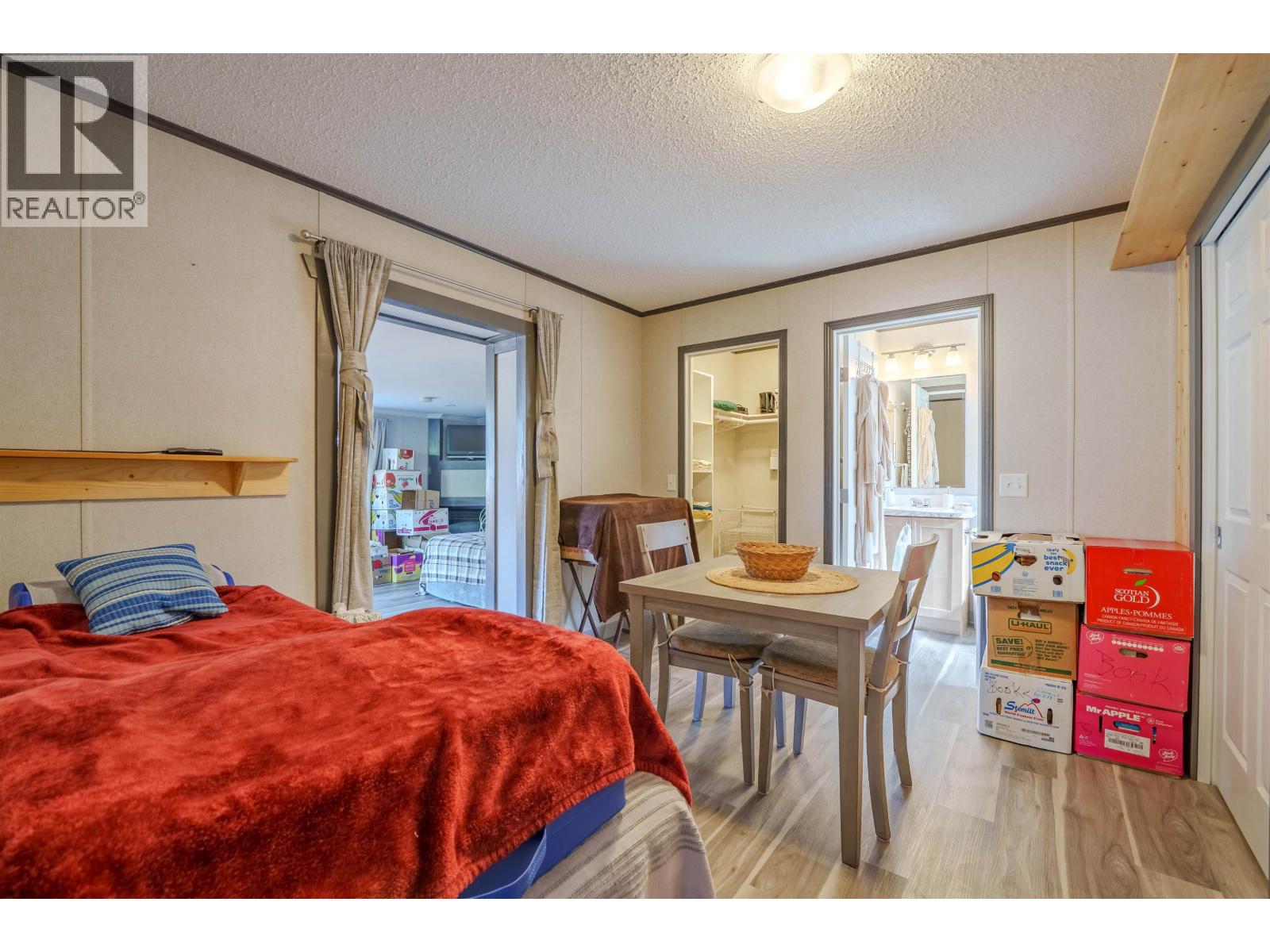 #12 4072 LAC LA HACHE STATION ROAD - 27