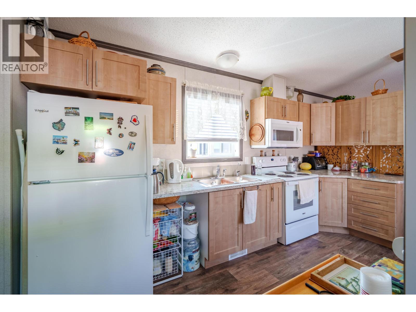 #12 4072 LAC LA HACHE STATION ROAD - 17