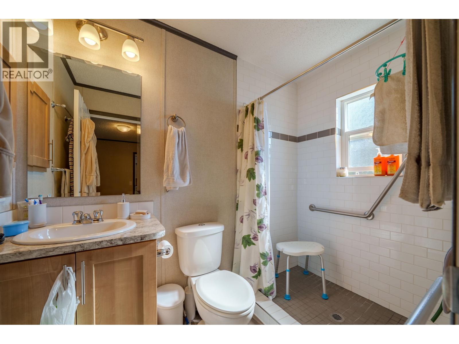 #12 4072 LAC LA HACHE STATION ROAD - 25