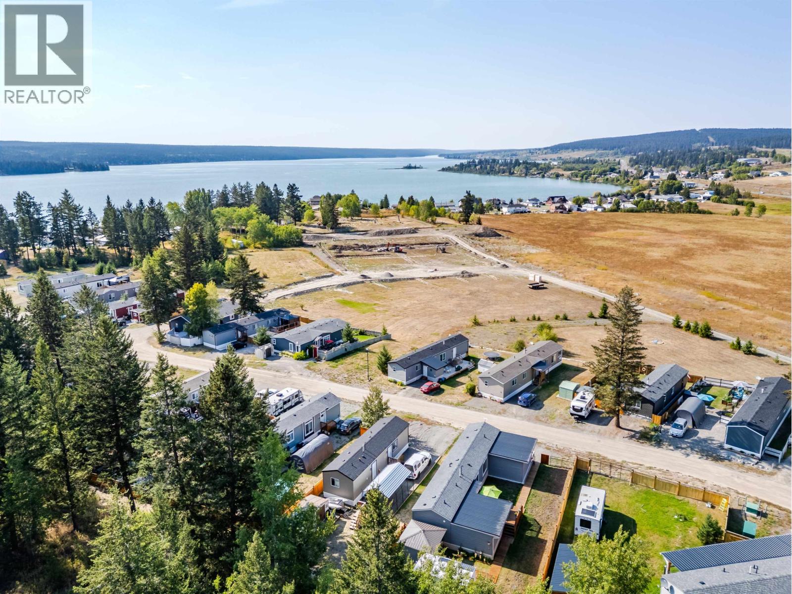 #12 4072 LAC LA HACHE STATION ROAD - 32