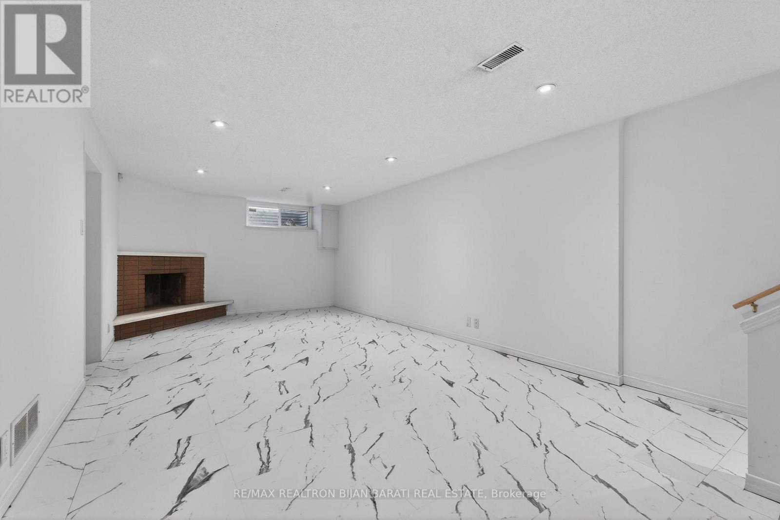 298 NEWTON DRIVE - 25