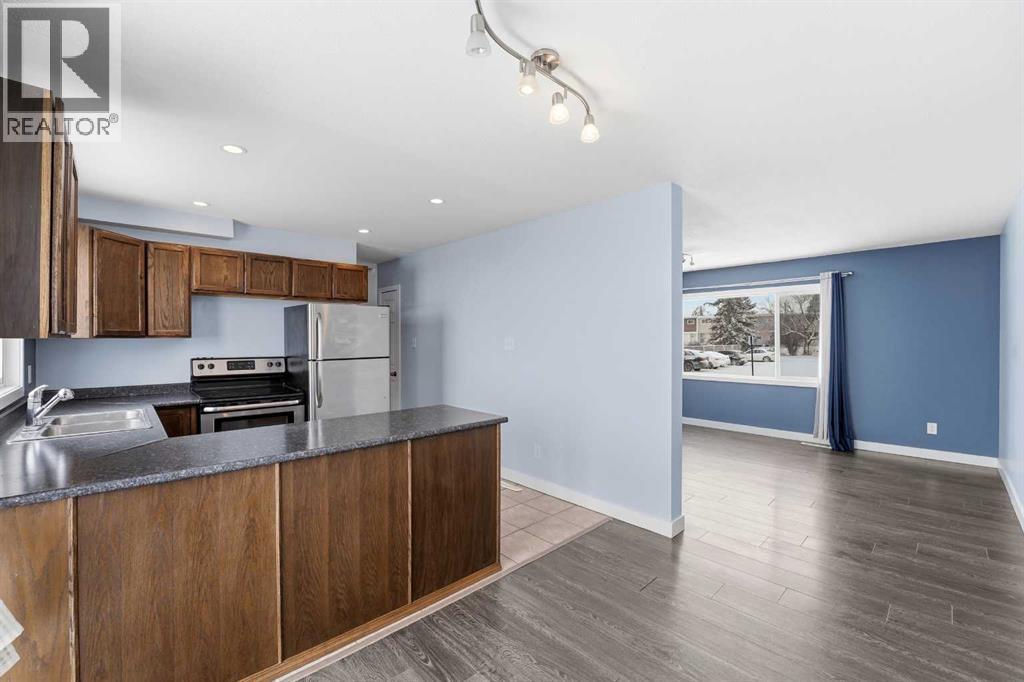 
          110 Terrace Park
            <br/>
            <span>Red Deer</span>
            , 
            <span>AB</span>
             <span>T4N1V8</span>
         - Photo 5