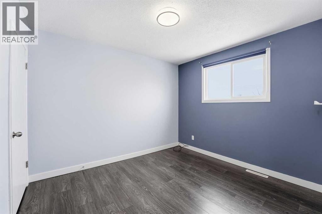 
          110 Terrace Park
            <br/>
            <span>Red Deer</span>
            , 
            <span>AB</span>
             <span>T4N1V8</span>
         - Photo 13