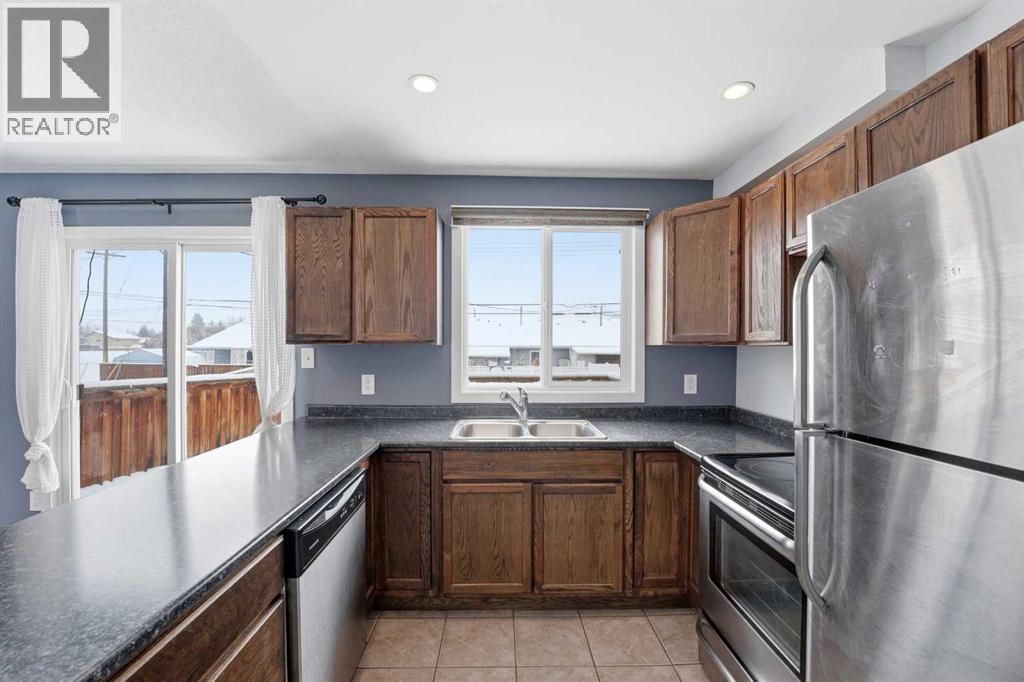 
          110 Terrace Park
            <br/>
            <span>Red Deer</span>
            , 
            <span>AB</span>
             <span>T4N1V8</span>
         - Photo 8