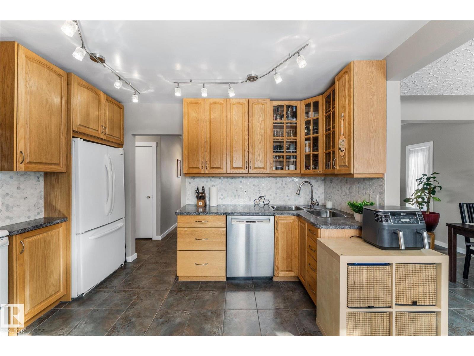 10920 132 ST NW, Edmonton