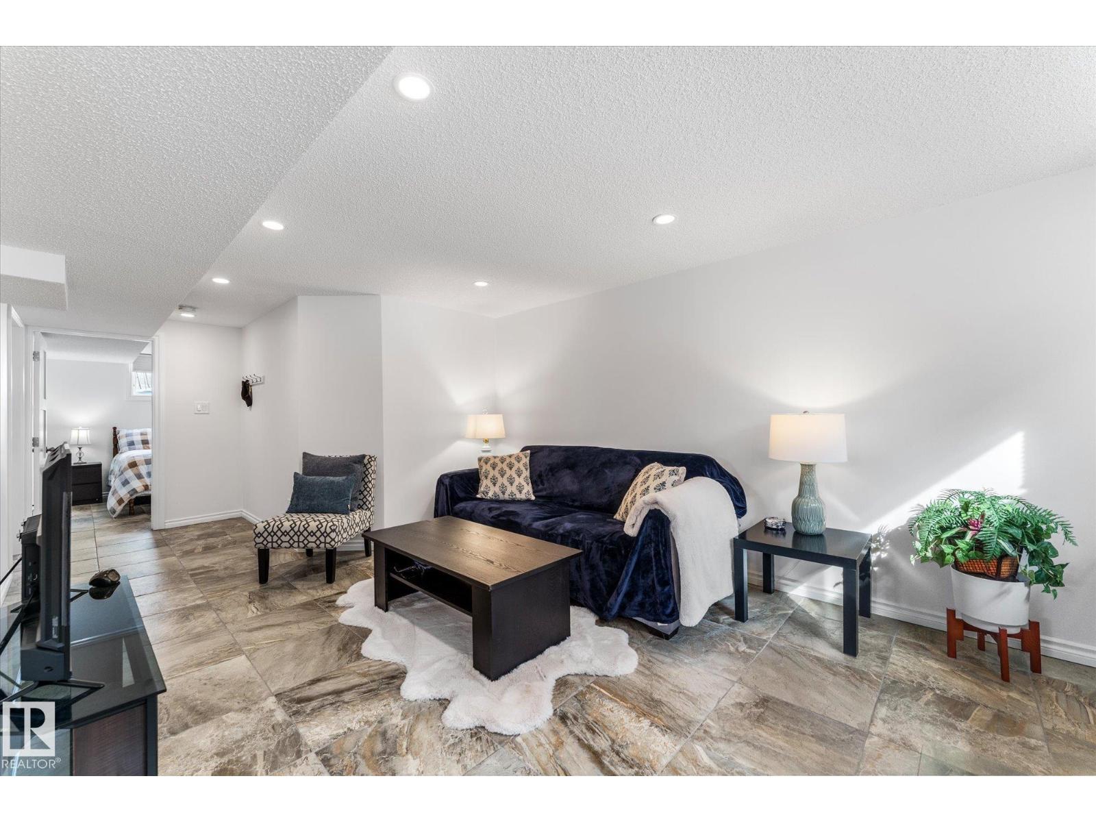 10920 132 ST NW, Edmonton