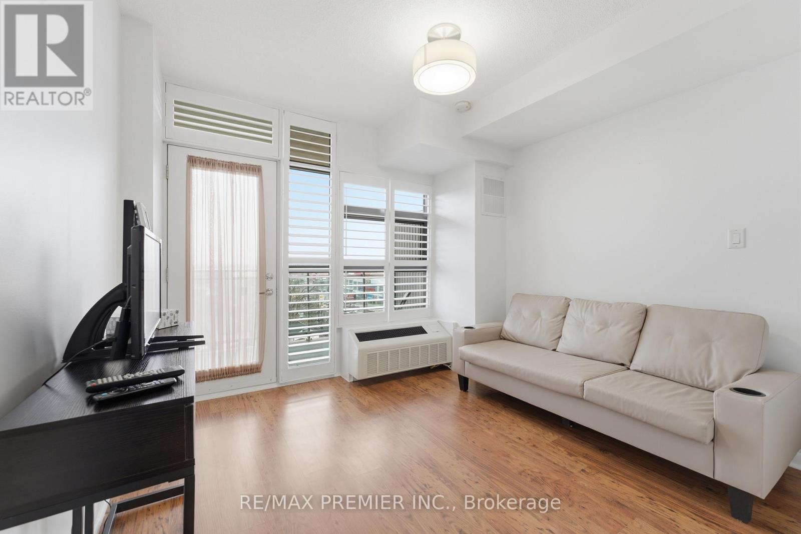 #815 2464 WESTON ROAD - 4