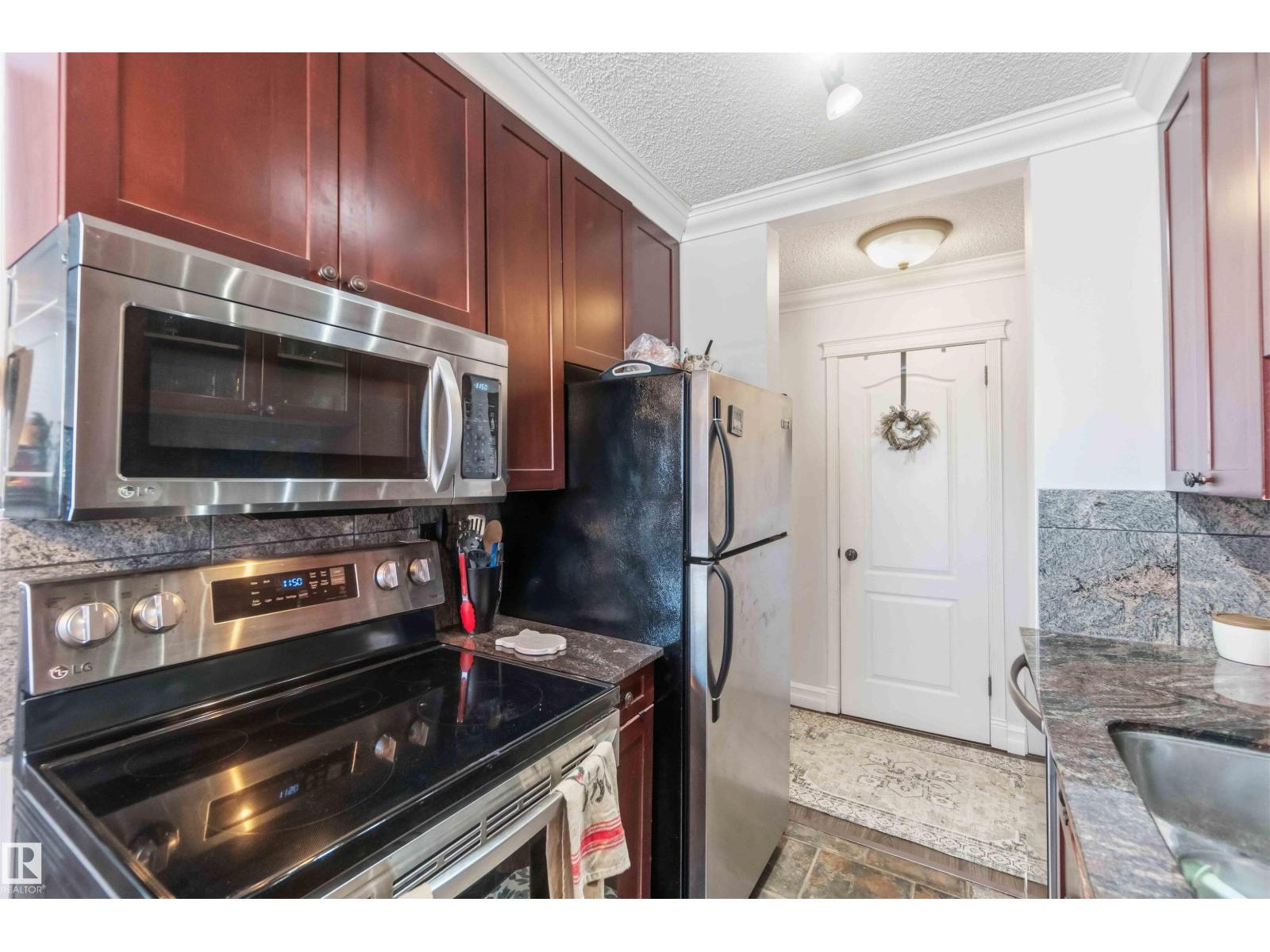 #111 10225 117 ST NW, Edmonton