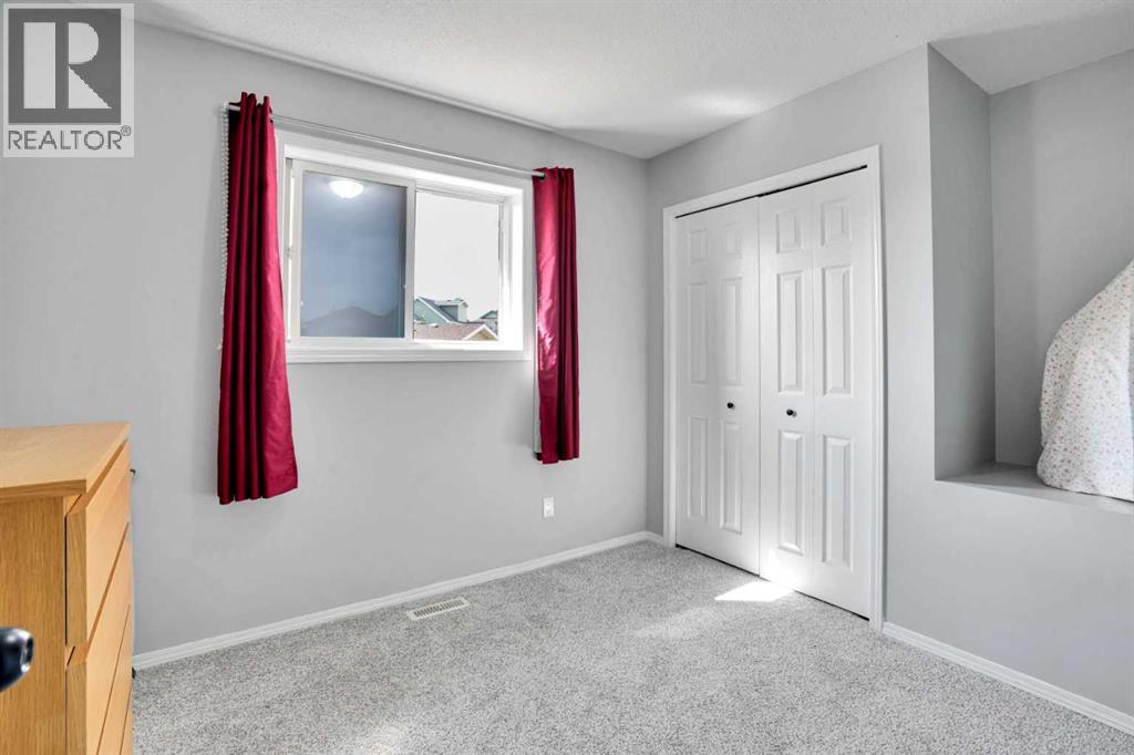 Single Family House 4 Level for Sale in  Saddlemead Road NE Saddle Ridge Calgary 