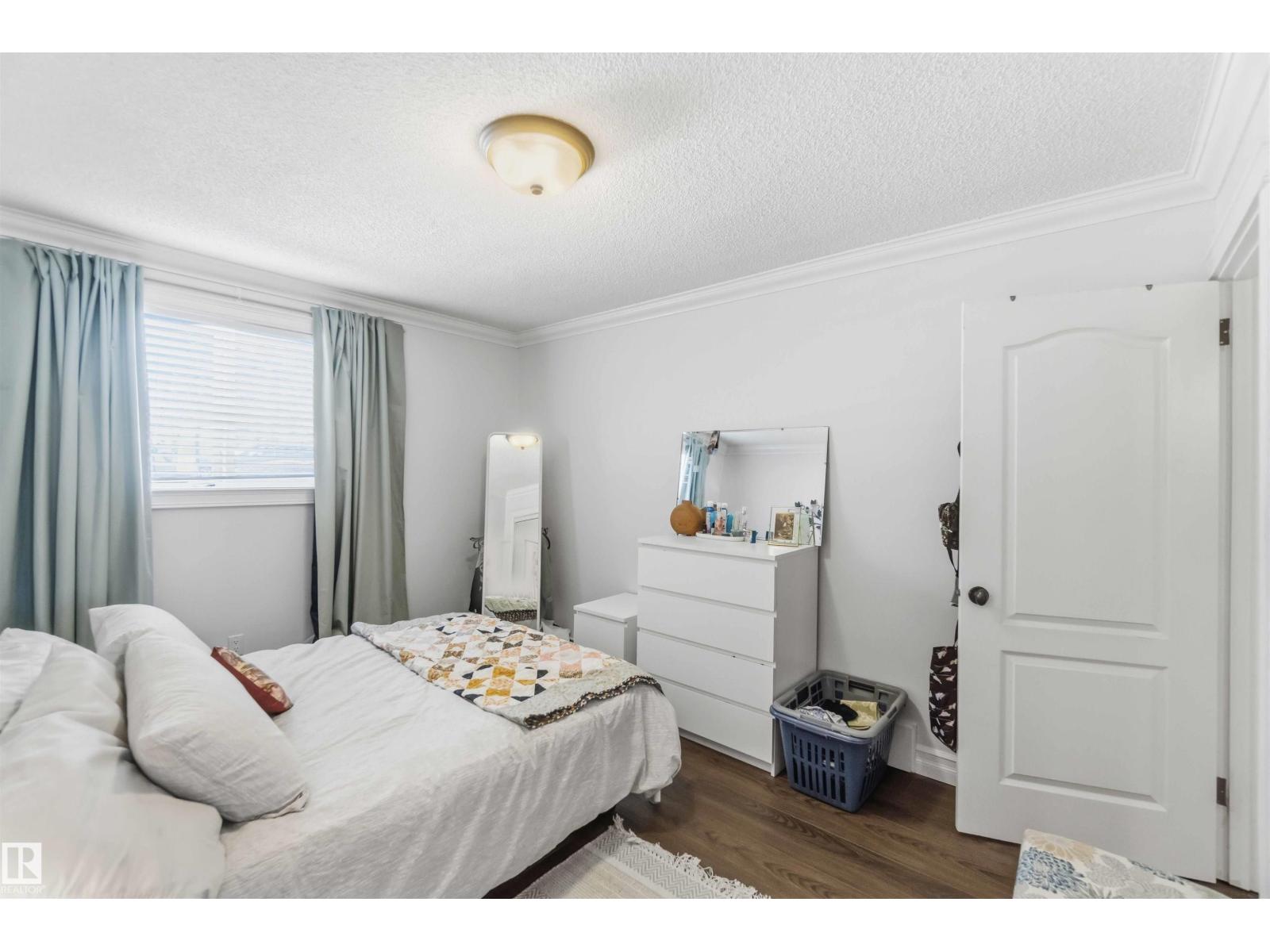 #111 10225 117 ST NW, Edmonton