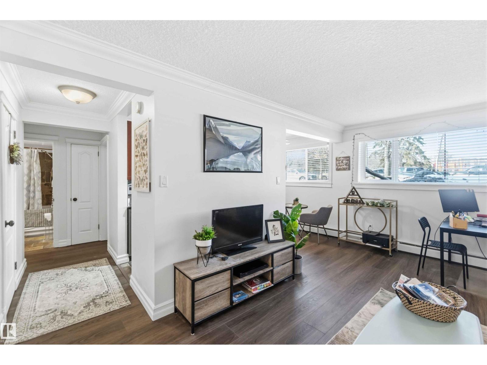 #111 10225 117 ST NW, Edmonton