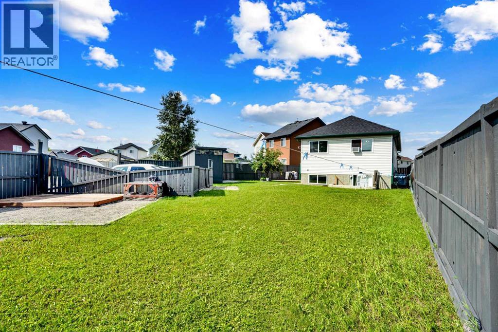 Single Family House 4 Level for Sale in  Saddlemead Road NE Saddle Ridge Calgary 