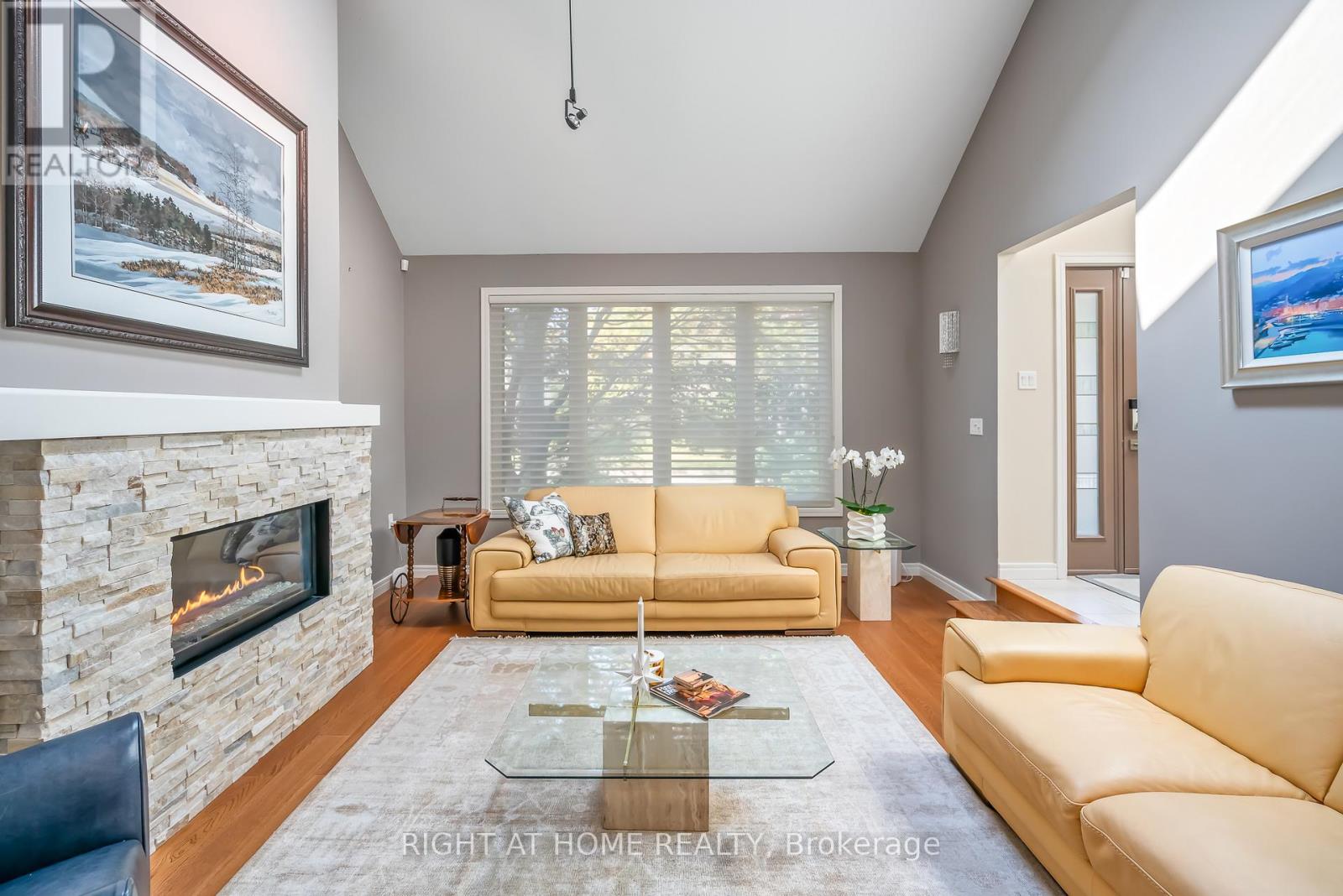 13 OAK DRIVE - 12